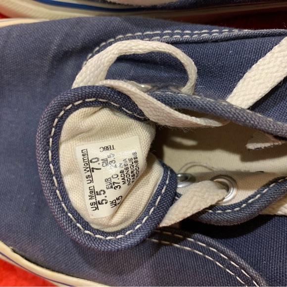 VANS - Picture 2 of 3